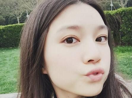 女生发吃瓜的暗示含义,女生“吃瓜”背后的趣味与心理 第1张 女生发吃瓜的暗示含义,女生“吃瓜”背后的趣味与心理 第1张