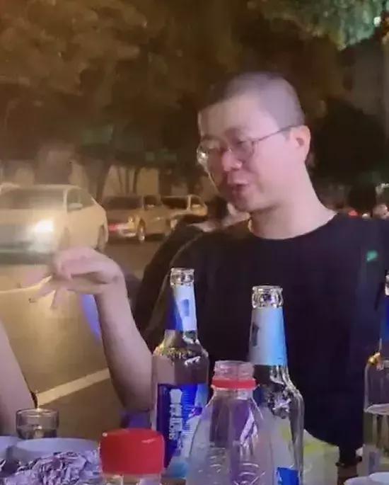 娱乐吃瓜酱浪漫喝酒,娱乐吃瓜酱的醉人时光 第3张 娱乐吃瓜酱浪漫喝酒,娱乐吃瓜酱的醉人时光 第3张